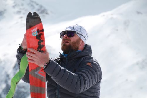 05 - Jirka Hlzel v zaujet tradin skialpinistick procedury