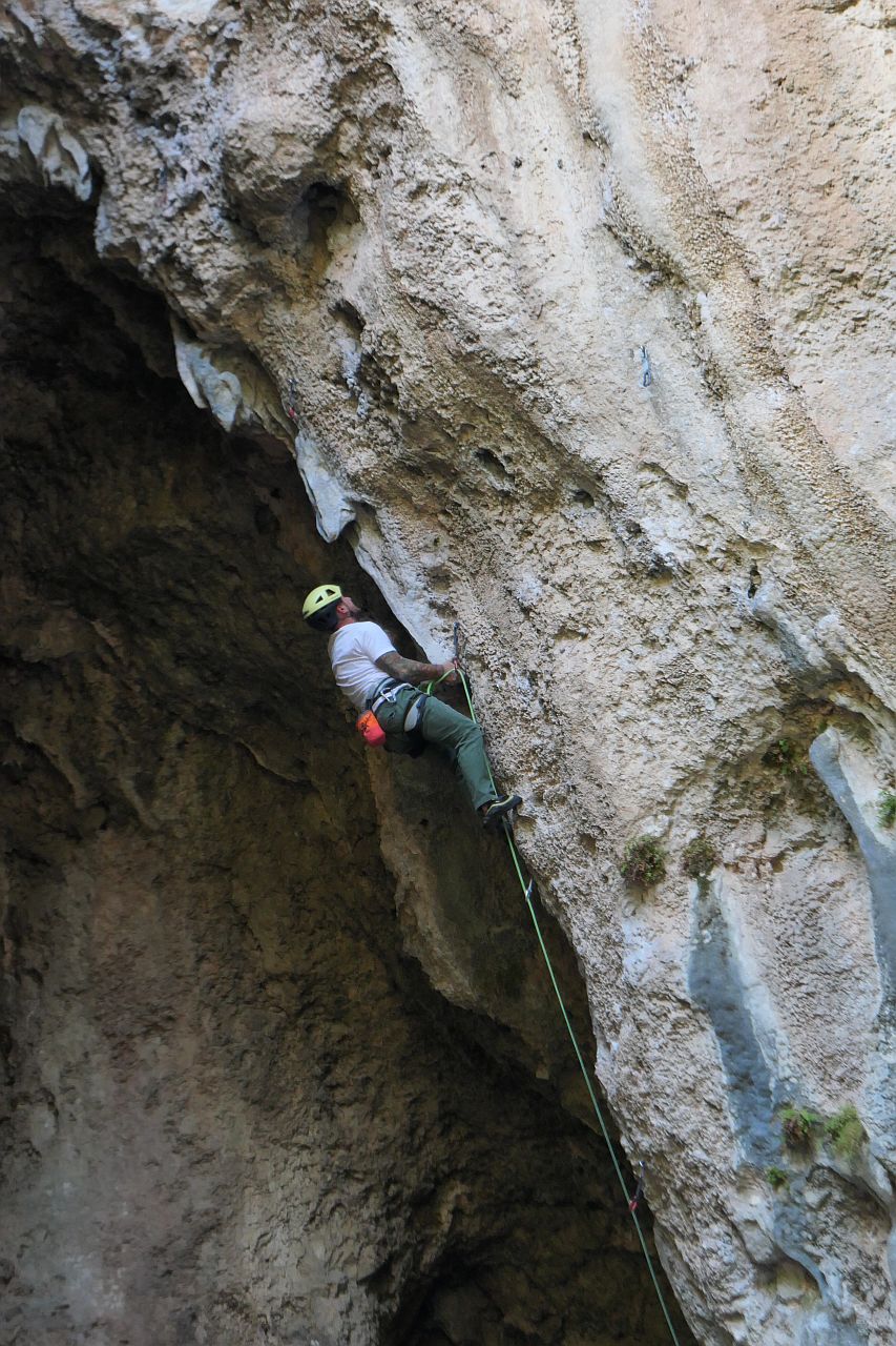 Kliknut�m zav�ete okno.